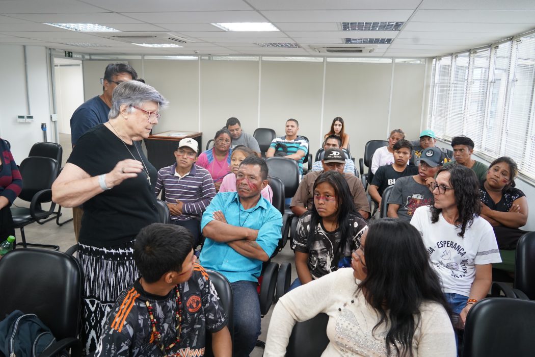 O julgamento é aberto ao público em geral, uma delegação com dezenas de lideranças Guarani Kaiowá do tekoha Passo Piraju acompanha o júri. Foto: Adi Spezia | Cimi